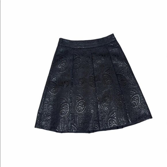 Banana Republic Black Jaquard Print Pleated Skirt - Picture 2 of 7